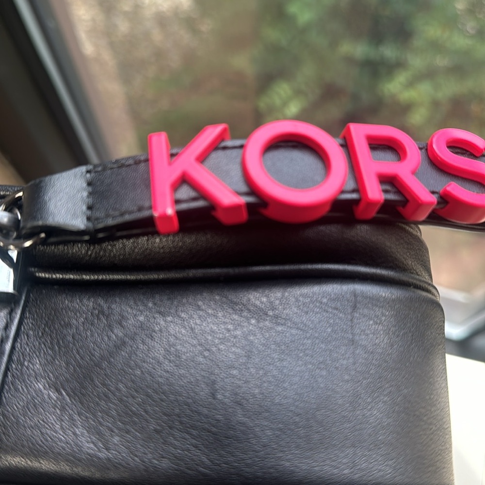 Michael Kors Black & Pink Leather Crossbody Bag With Normal Signs Of Wear - Picture 4 of 16